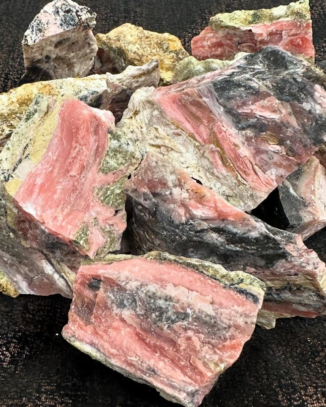 Hromádka štěatí💖💖.... andský růžový opál z Peru. www.celestyn.cz